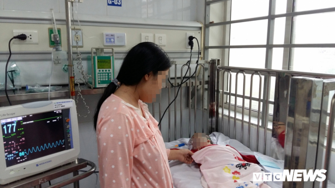 Dịch c&uacute;m ho&agrave;nh h&agrave;nh, xuất hiện trẻ bị biến chứng vi&ecirc;m n&atilde;o nặng