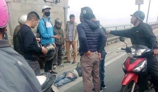 Hà Nội: Người đàn ông tử vong thương tâm sau khi va chạm với xe buýt