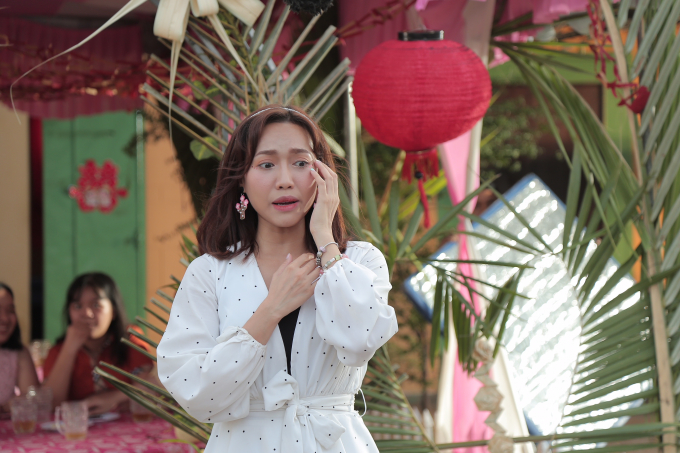 Diệu Nhi ngớ người khi được Hồ Vĩnh Anh h&ocirc;n