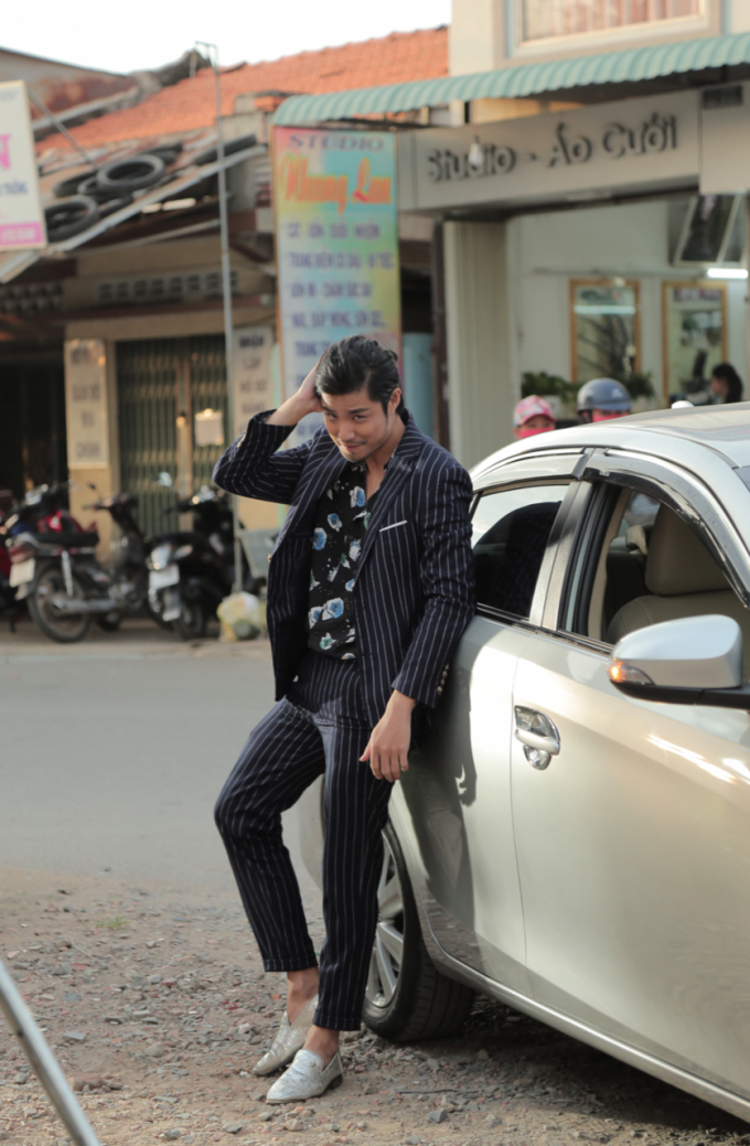 Diệu Nhi ngớ người khi được Hồ Vĩnh Anh h&ocirc;n