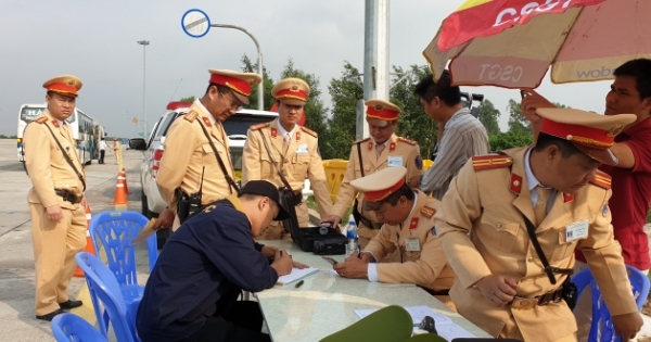 Lái xe dương tính với ma túy vì... hút thuốc lá điện tử