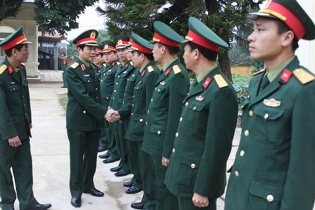 Trung tướng Nguyễn T&acirc;n Cương, Ủy vi&ecirc;n Trung ương Đảng, Ph&oacute; Tổng Tham mưu trưởng QĐND Việt Nam kiểm tra c&ocirc;ng t&aacute;c chuẩn bị huấn luyện chiến sĩ mới năm 2019 tại Bộ Tư lệnh Thủ đ&ocirc; H&agrave; Nội v&agrave;o s&aacute;ng 19/2/2019.