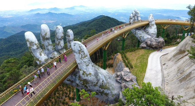 Cầu V&agrave;ng tại Sun World Ba Na Hills - c&ocirc;ng tr&igrave;nh điểm nhấn cho du lịch Đ&agrave; Nẵng.