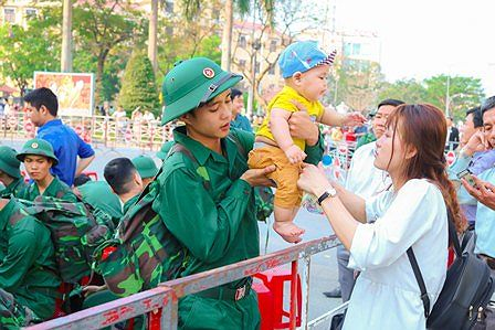 Bịn rịn l&uacute;c chia tay&nbsp;