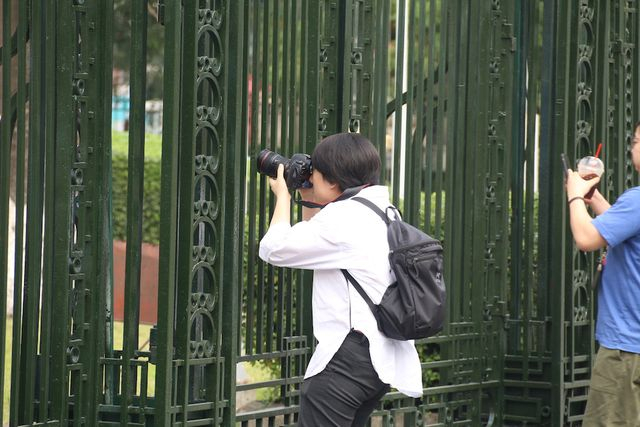 Ngay từ s&aacute;ng sớm, h&agrave;ng chục ph&oacute;ng vi&ecirc;n quốc tế đ&atilde; c&oacute; mặt ở Nh&agrave; kh&aacute;ch Ch&iacute;nh Phủ (12 Ng&ocirc; Quyền, v&agrave; kh&aacute;ch sạn Metropole H&agrave; Nội ) để đưa tin về cuộc gặp gỡ giữa Đặc ph&aacute;i vi&ecirc;n Mỹ Stephen Biegun với Đặc ph&aacute;i vi&ecirc;n Triều Ti&ecirc;n Kim Hyok-chol để thống nhất chương tr&igrave;nh nghị sự chi tiết cho hội nghị thượng đỉnh giữa Tổng thống Trump v&agrave; nh&agrave; l&atilde;nh đạo Kim Jong-un v&agrave;o ng&agrave;y 27-28/2 tới.