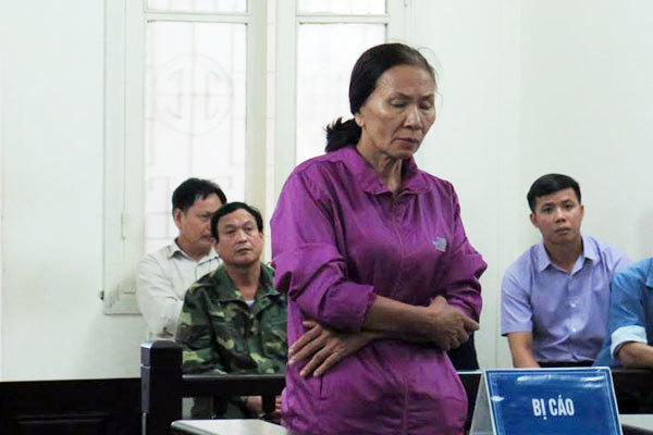 Bị c&aacute;o tại t&ograve;a.