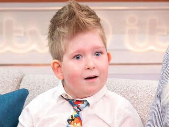 Kỳ diệu cậu b&eacute; sinh ra kh&ocirc;ng n&atilde;o vẫn sống khỏe mạnh