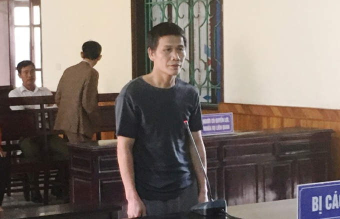 Bị c&aacute;o tại t&ograve;a.