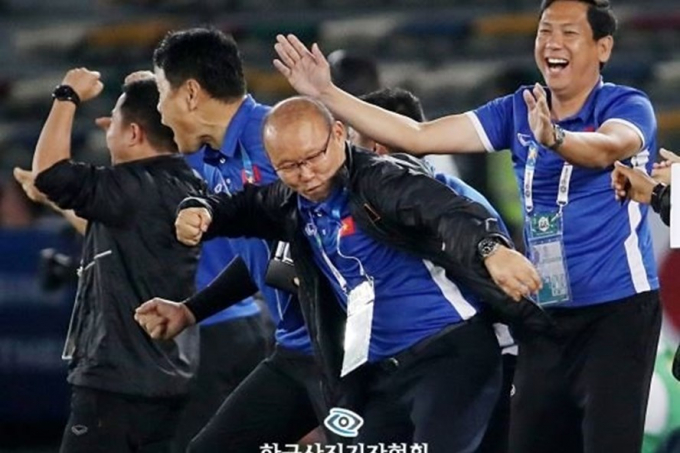 Bức ảnh c&oacute; t&ecirc;n &ldquo;Quả đấm m&oacute;c ăn mừng của HLV Park Hang-seo