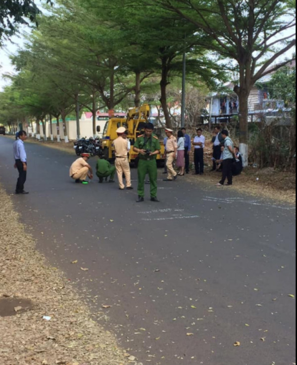 Cơ quan chức năng kh&aacute;m nghiệm hiện trường vụ việc