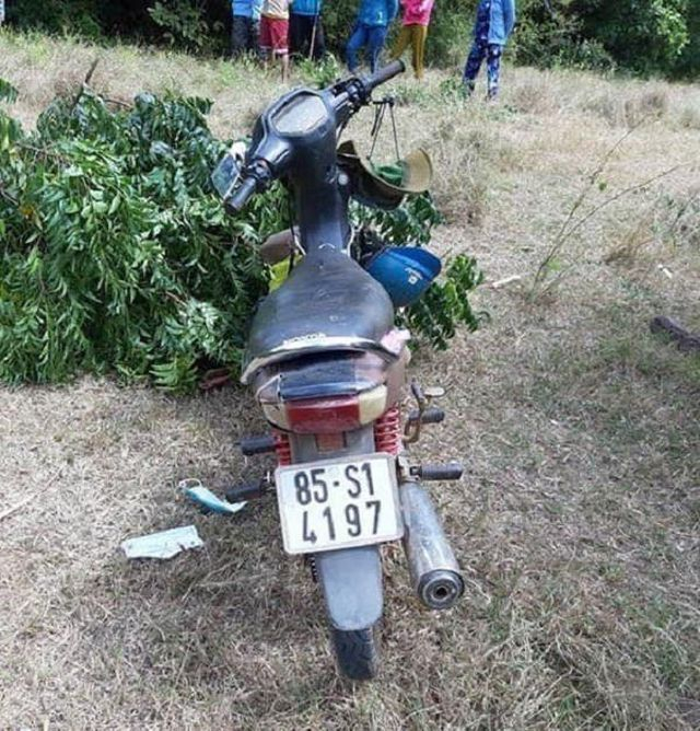 Xe nạn nh&acirc;n để lại