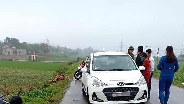 Đập vỡ k&iacute;nh &ocirc; t&ocirc;, s&aacute;t hại nữ t&agrave;i xế