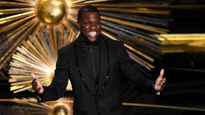 Kevin Hart ph&aacute;t biểu trong Oscar 2016