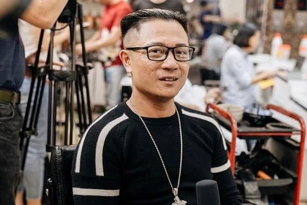 Rất nhiều kh&aacute;ch h&agrave;ng chọn kiểu t&oacute;c giống ng&agrave;i Kim Jong-un v&igrave; nh&igrave;n trẻ trung, gọn g&agrave;ng