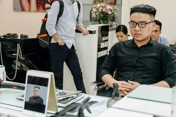 Kh&aacute;ch h&agrave;ng c&ograve;n được tham gia chụp ảnh đăng l&ecirc;n fanpage của salon