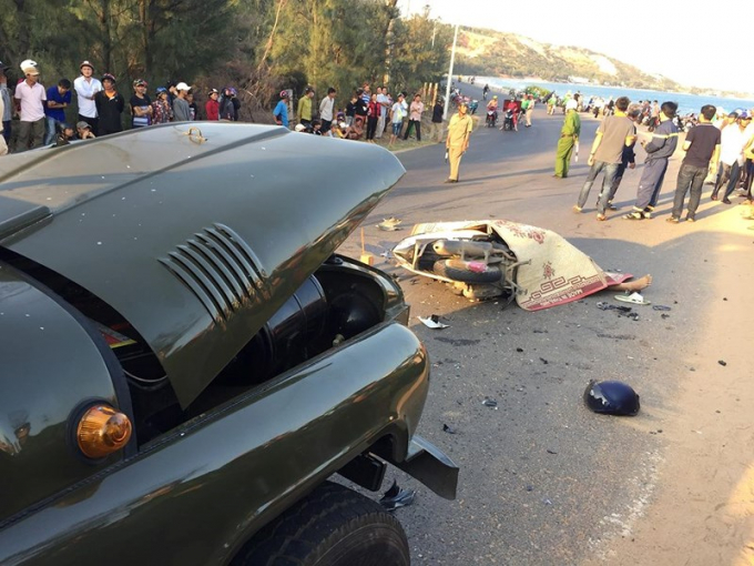 Vụ tai nạn l&agrave;m người thiệt mạng tại chỗ, c&aacute;c phương tiện hư hỏng nặng.&nbsp;