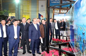 Chiều muộn ng&agrave;y 24/2, một lần nữa Thủ tướng lại tới kiểm tra c&ocirc;ng t&aacute;c chuẩn bị tại Trung t&acirc;m B&aacute;o ch&iacute; phục vụ Hội nghị.