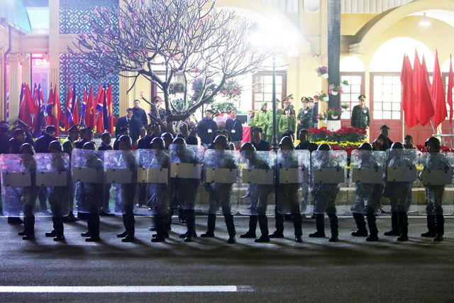 Một đơn vị an ninh diễn tập b&agrave;i xếp đội h&igrave;nh lần cuối.