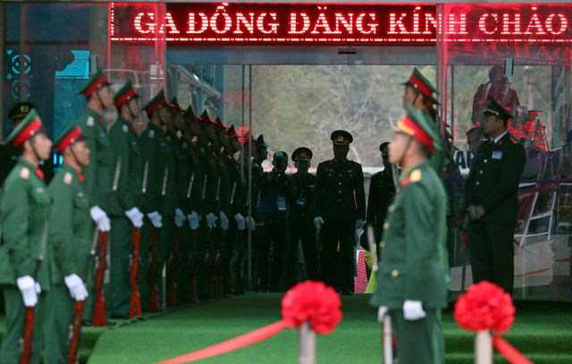 Đ&acirc;y l&agrave; chuyến thăm đầu ti&ecirc;n của &ocirc;ng Kim Jong-un tới Việt Nam. T&agrave;u chở nh&agrave; l&atilde;nh đạo Triều Ti&ecirc;n dự kiến sẽ tới ga Đồng Đăng trong ng&agrave;y h&ocirc;m nay. (Ảnh: Reuters)