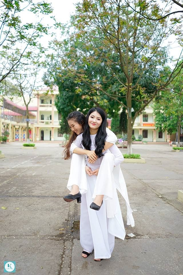 C&ocirc; hiện mới l&agrave; sinh vi&ecirc;n năm nhất trường sư phạm tỉnh.