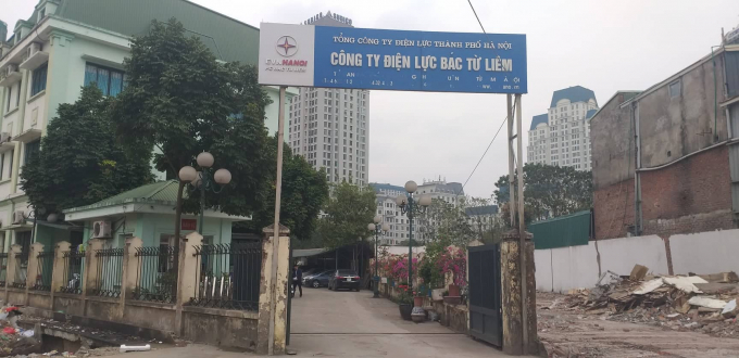 L&atilde;nh đạo C&ocirc;ng ty Điện lực quận Bắc Từ Li&ecirc;m cho rằng, nguy&ecirc;n nh&acirc;n tiền điện tăng cao l&agrave; do chốt phi&ecirc;n qu&aacute; thời gian từ 7-8 ng&agrave;y sơ với c&aacute;c th&aacute;ng trước.