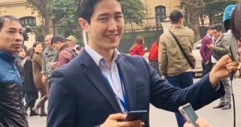 Phóng viên Hàn Quốc đẹp trai gây "bão" cộng đồng mạng