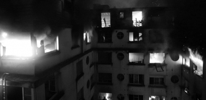 Đ&aacute;m lửa b&ugrave;ng l&ecirc;n sau khi người phụ nữ 13 lần nhập viện t&acirc;m thần đốt nh&agrave;.