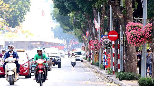 Đường phố H&agrave; Nội được trang ho&agrave;ng ch&agrave;o mừng Hội nghị Thượng đỉnh Mỹ- Triều.