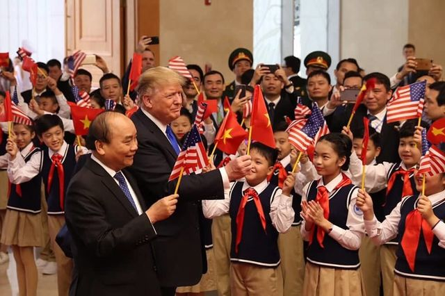 Tổng thống Donald Trump ăn trưa c&ugrave;ng Thủ tướng Nguyễn Xu&acirc;n Ph&uacute;c