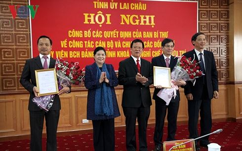 L&atilde;nh đạo Ban Tổ chức Trung ương v&agrave; tỉnh Lai Ch&acirc;u ch&uacute;c mừng c&aacute;c đồng ch&iacute; được Ban B&iacute; thư Trung ương Đảng t&iacute;n nhiệm, điều động, ph&acirc;n c&ocirc;ng c&ocirc;ng t&aacute;c mới.