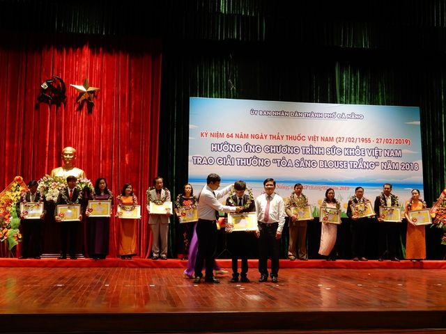 20 c&aacute; nh&acirc;n nhận giải thưởng &ldquo;Tỏa s&aacute;ng blouse trắng&rdquo;