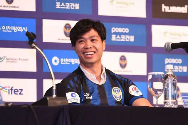 C&ocirc;ng Phượng đầy tự tin trong m&agrave;u &aacute;o Incheon United.