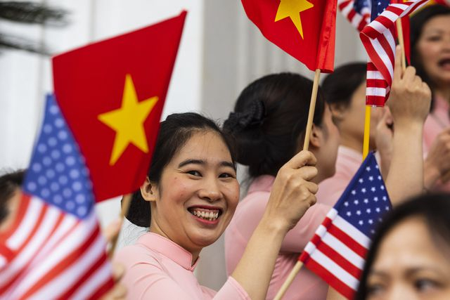 Những nụ cười Việt Nam qua lăng k&iacute;nh của nhiếp ảnh gia Nh&agrave; Trắng