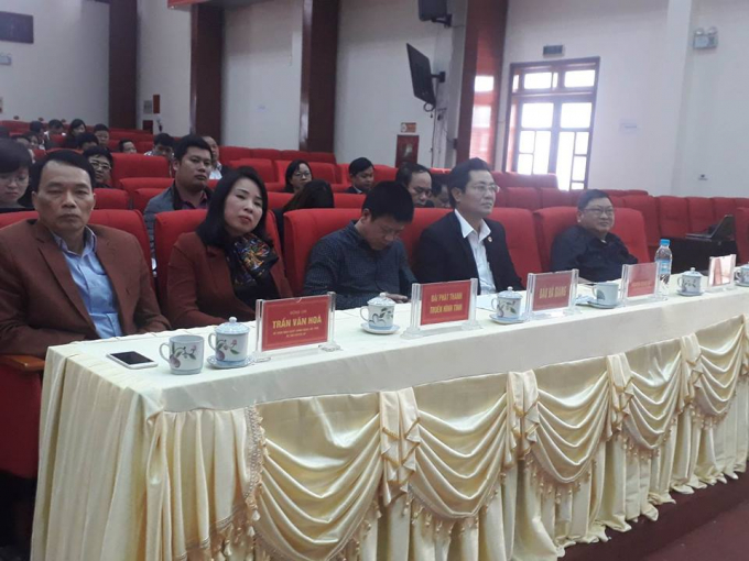 L&atilde;nh đạo huyện v&agrave; l&atilde;nh đạo b&aacute;o ch&iacute; tại buổi gặp mặt.