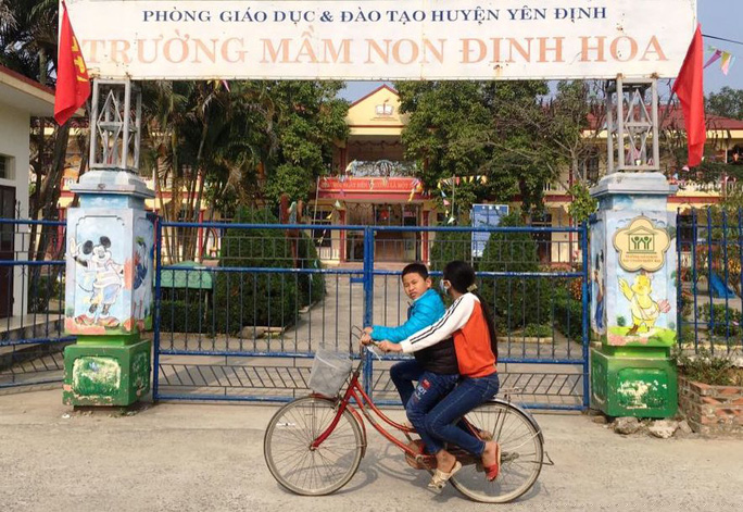 Các trường học tại xã Định Hòa cũng đã được cho đóng cửa để theo dõi tình hình