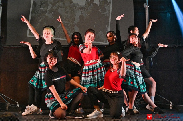 Tiết mục nhảy trên nền nhạc