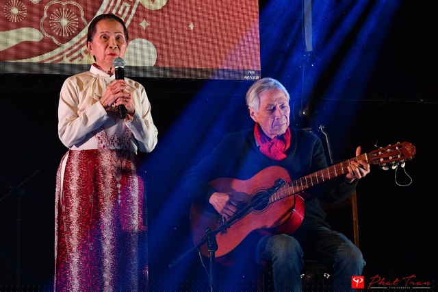 Giọng hát ngọt ngào của bác Ngọc Ảnh (86 tuổi) mang đến những phút giây lắng đọng