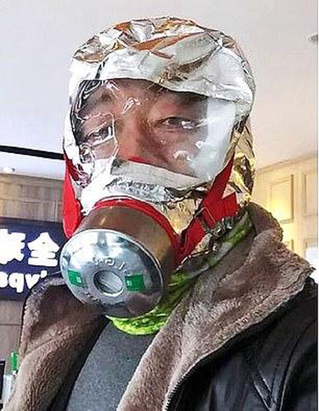 Mặt nạ từ những đồ dùng sẵn có trong nhà bếp như giấy thiếc, nhựa trong, cốc nhôm…