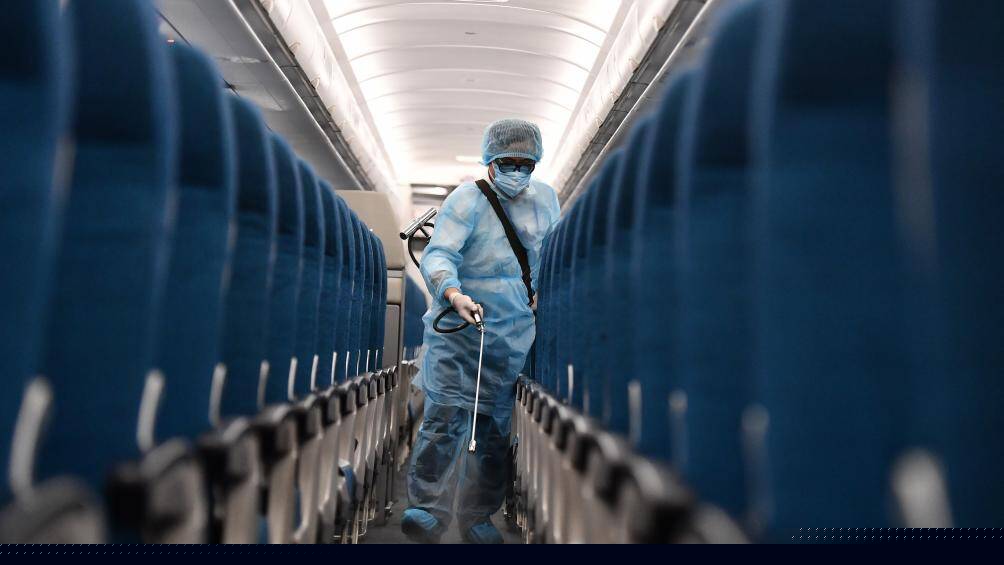 Các vị trí  như mặt ghế, thảm, sàn  đều được chú trọng khử trùng.