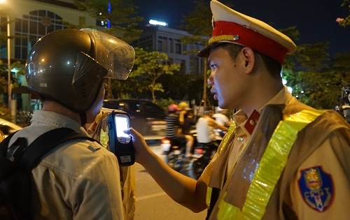 Hưng Yên: Xử phạt một lái xe 35 triệu, tước bằng 23 tháng do đã uống rượu, bia