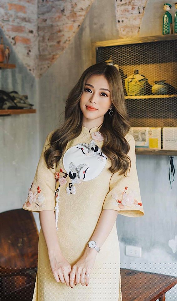 Á hậu Thuý An vai trần gợi cảm, Phương Nga dịu dàng áo dài đầu năm  - ảnh 3