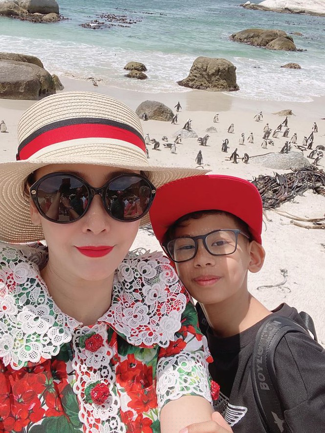 Á hậu Thuý An vai trần gợi cảm, Phương Nga dịu dàng áo dài đầu năm  - ảnh 5