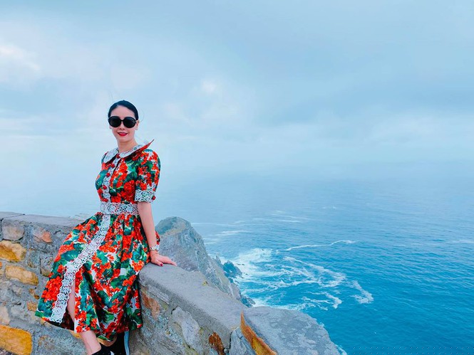 Á hậu Thuý An vai trần gợi cảm, Phương Nga dịu dàng áo dài đầu năm  - ảnh 7