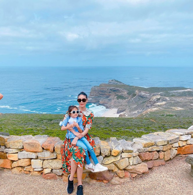 Á hậu Thuý An vai trần gợi cảm, Phương Nga dịu dàng áo dài đầu năm  - ảnh 8