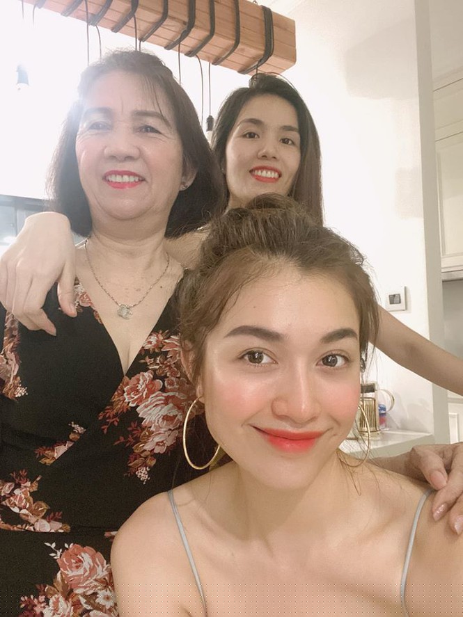 Á hậu Thuý An vai trần gợi cảm, Phương Nga dịu dàng áo dài đầu năm  - ảnh 11