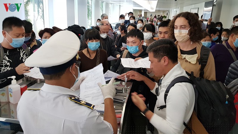 can canh ben trong san bay tan son nhat giua mua dich ncov hinh 4