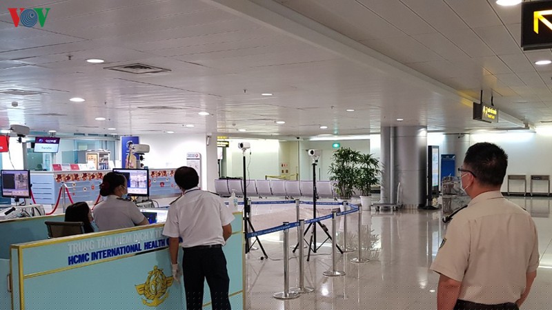 can canh ben trong san bay tan son nhat giua mua dich ncov hinh 5