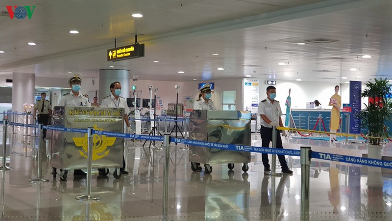 can canh ben trong san bay tan son nhat giua mua dich ncov hinh 6