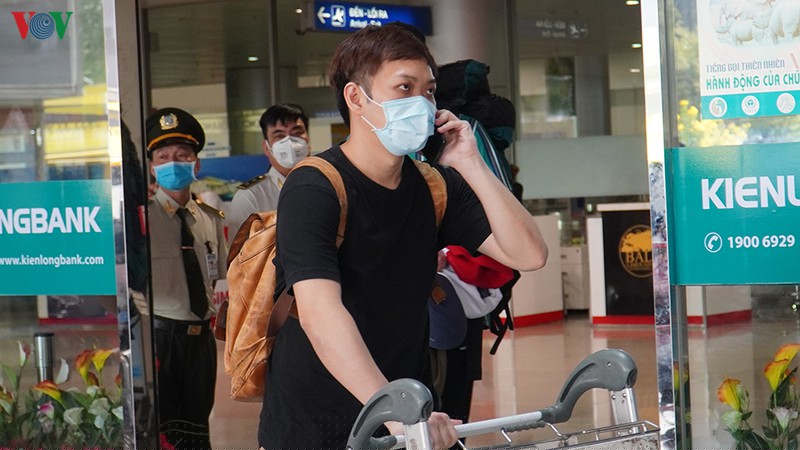 can canh ben trong san bay tan son nhat giua mua dich ncov hinh 9