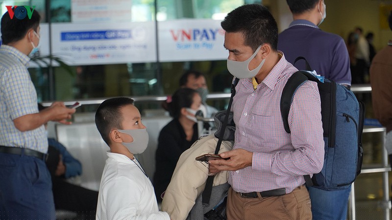 can canh ben trong san bay tan son nhat giua mua dich ncov hinh 10